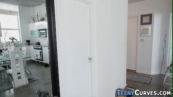 Big butt babe throating dick