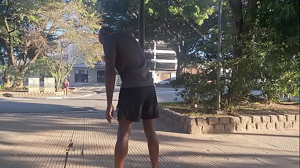 Encontrei um aluno na rua fui pro apartamento dar uma aula gratuita acabei dando muito mais o negao me fodeu gostosa nem meu cuzinho ele perdoou