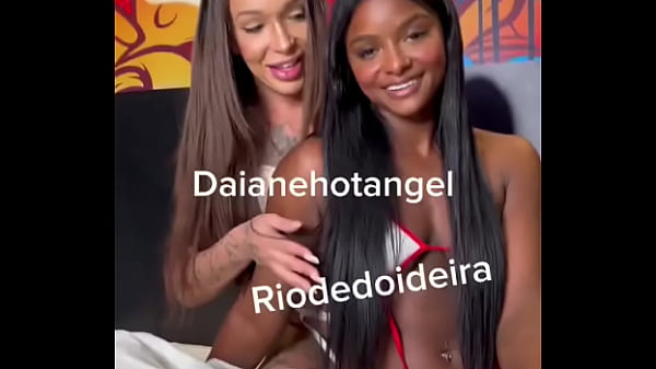 Eu e bonequinha brincamos gostoso