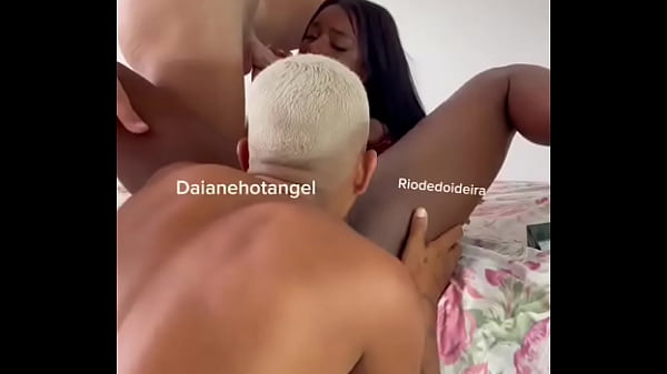 Mamando o comedor enquanto meu corninho me chupa
