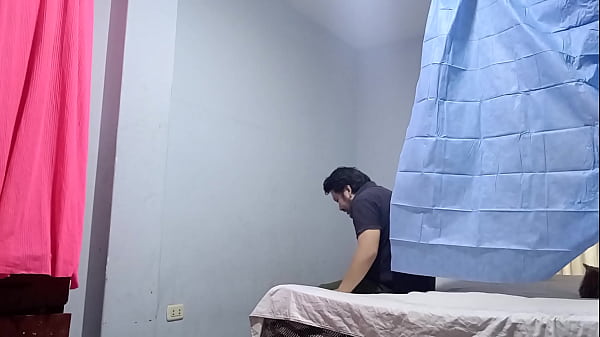 La enfermera empezaría con el tratamiento y no imaginaba que sería con mi polla dentro de su coño, que enfermera sucia
