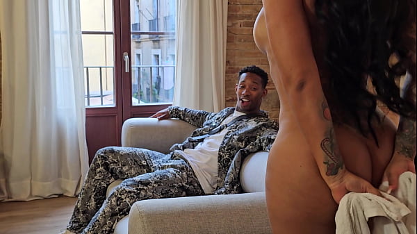 Me traigo un desconocido a casa para que me culee bien duro