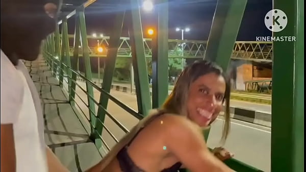 CASADA TRANSANDO EM PLENA VIA PUBLICA VIA LIGHT AO VIVO