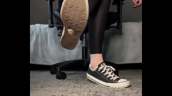 It’s time for you to test the scent of my sweaty feet! #smelly #sweatysoles #feetfetish #whitesocks # …