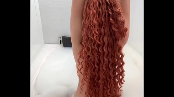 No se lo que pasa por tu mente, pero estoy segura que te gustaría venir y darte un baño de burbujas conmigo ?