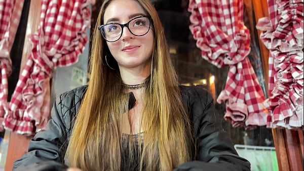 La chica que conocí en la app de citas me demuestra lo que puede hacer con su boca