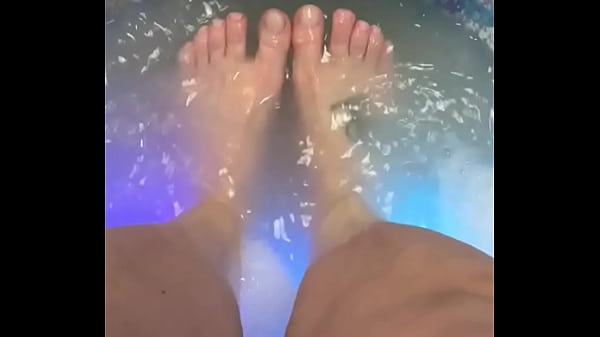 Mani/Pedi Day getting ready for #Exxxotica Chicago!  Who’s paying!? #Findom #feetworshi̇p #feetِ #pedicure …