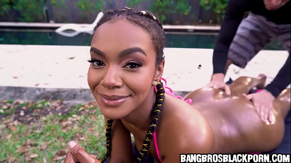 Black amateur babe gets her butt massaged with oil – ebony porn