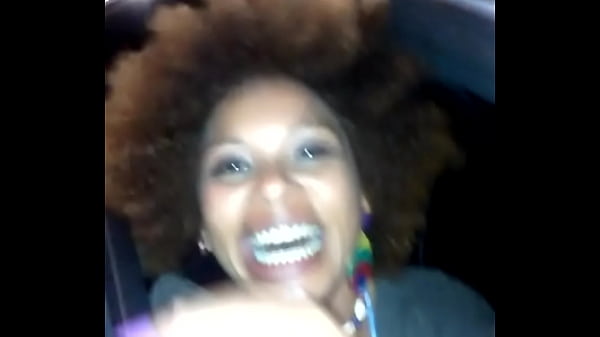giovana bombom – talks in car